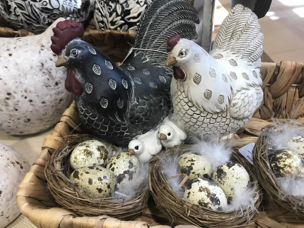 Huevos de pascua decorados a mano